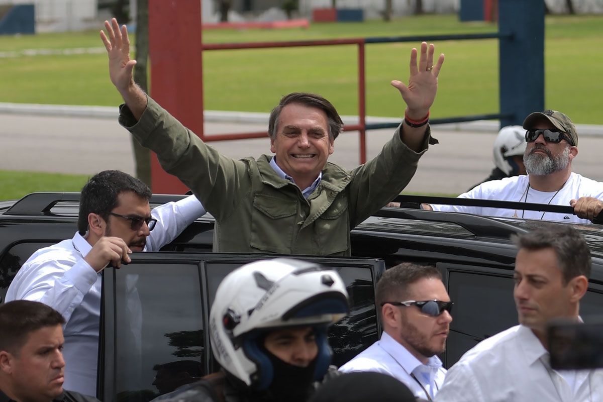 Jair Bolsonaro, far-right lawmaker and presidential candidate for the Social Liberal Party (PSL), waves to supporters during the second round of the presidential elections, in Rio de Janeiro, Brazil on October 28, 2018. - Brazilians will choose their pres