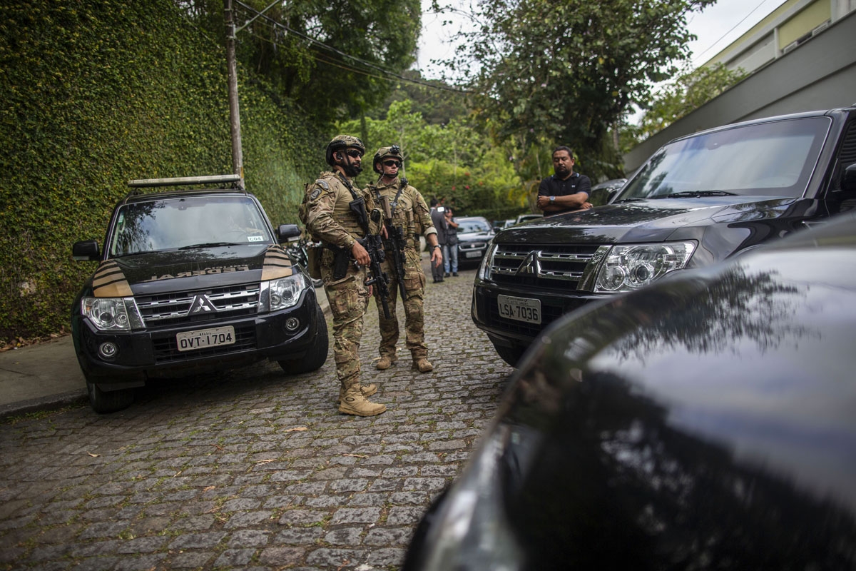 Brazilian Federal Police officers stand guard in front of the house of the businessman Paulo Marinho where Brazilian President-elect, Jair Bolsonaro, held a meeting, in Rio de Janeiro, Brazil, on October 30, 2018. 