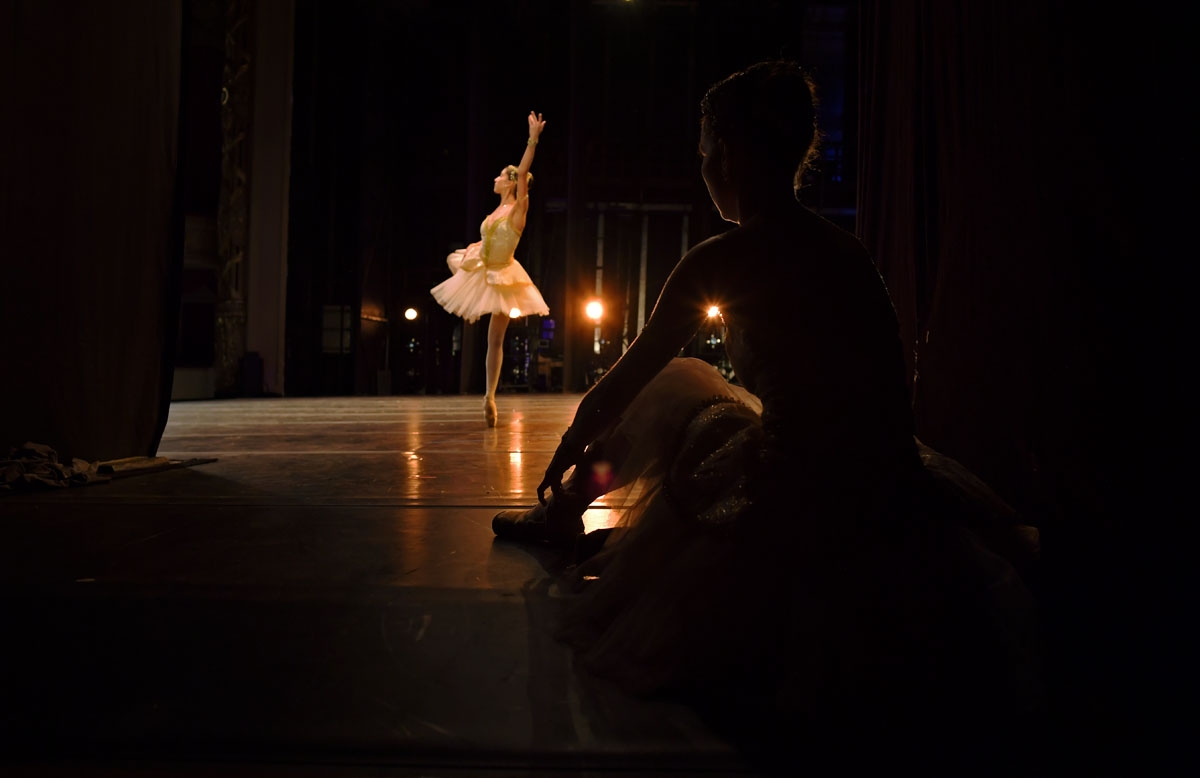 A Ballet dancer rehearses before the opening night of a Ballet production at the Municipal Theater in Rio de Janeiro, Brazil on June 19, 2018. - In 2017, the ravages of Brazilâs economic crisis hit hard and many of the Municipal Theater Ballet company's