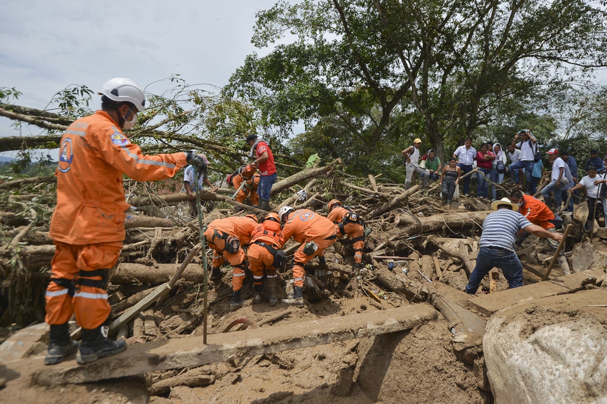 Rescuers search for victims following mudslides caused by heavy rains in Mocoa, Putumayo department, southern Colombia on April 2, 2017.