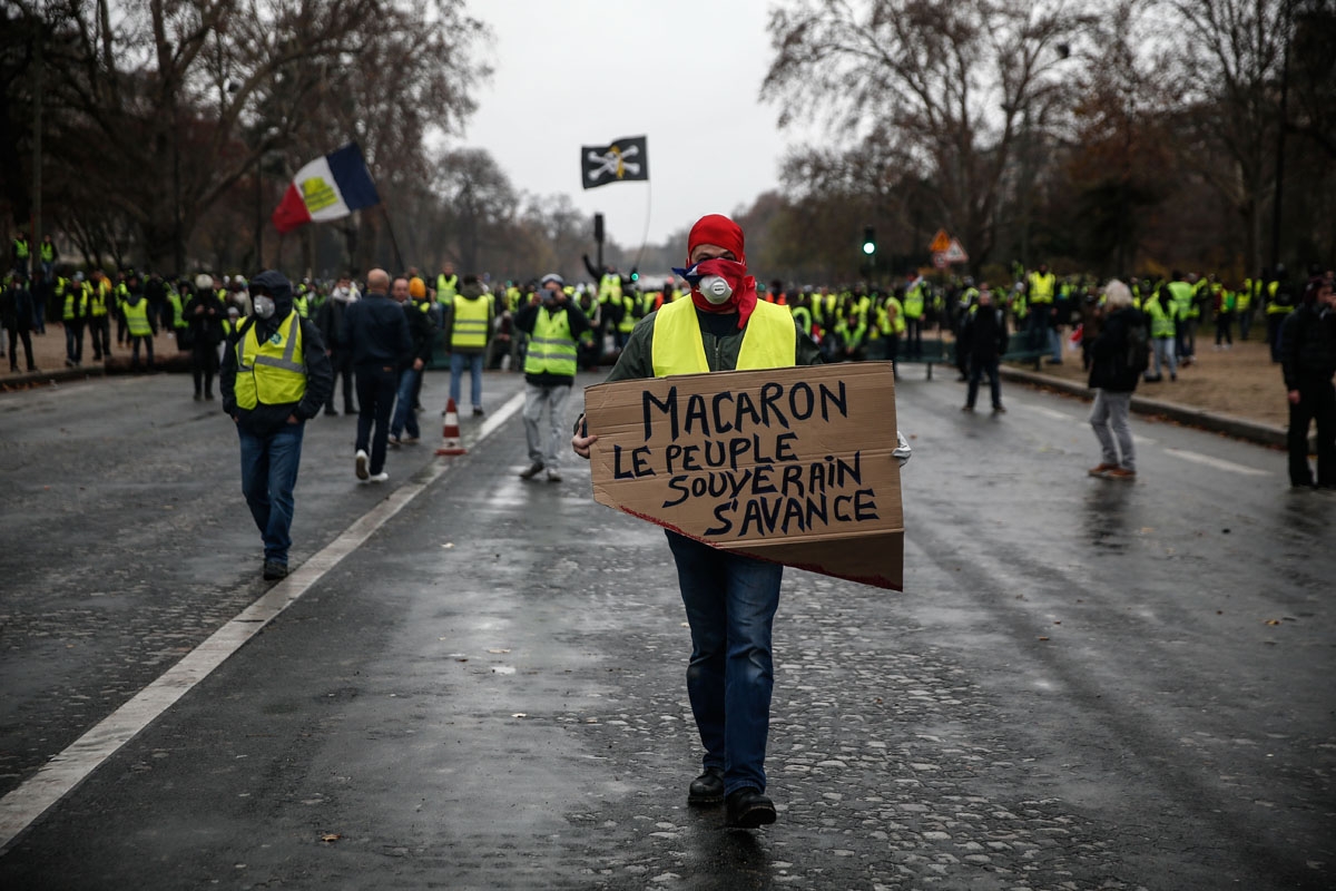 Yellow vests (Gilets jaunes) protesters demonstrate against rising oil prices and living costs, on December 1, 2018 in Paris. (Photo by Abdulmonam EASSA / AFP)
