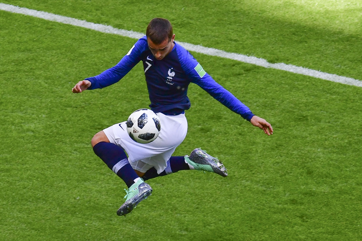 France's forward Antoine Griezmann controls the ball during the Russia 2018 World Cup Group C football match between France and Australia at the Kazan Arena in Kazan on June 16, 2018. / AFP PHOTO / Luis Acosta