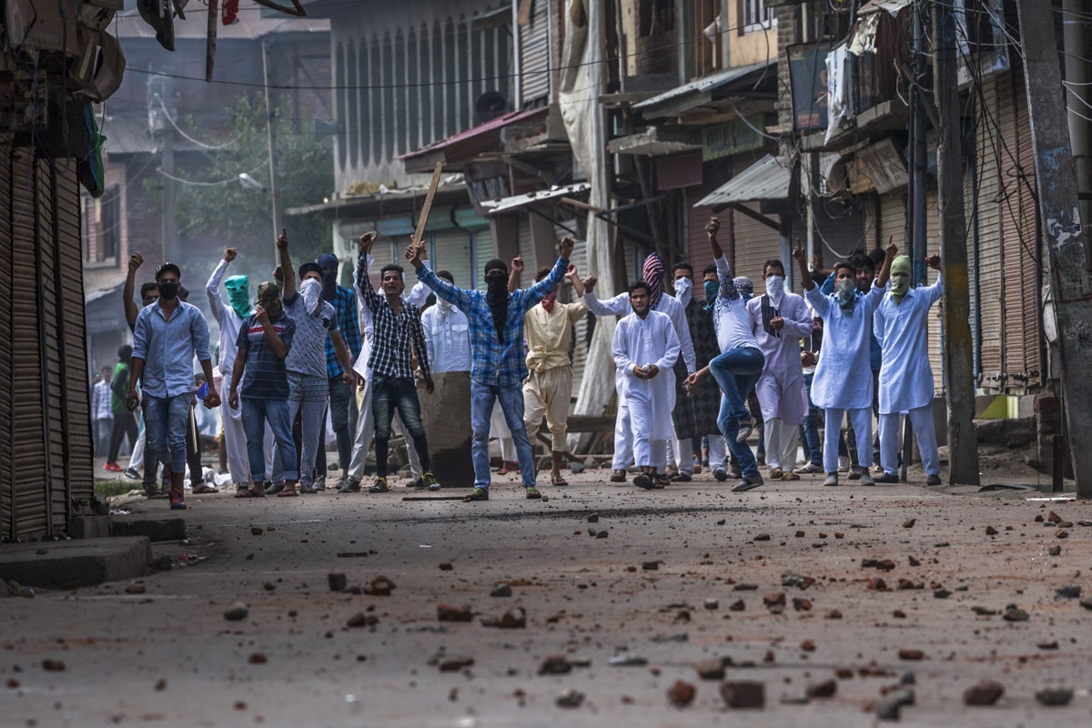 Kashmiri protesters in clashes with Indian forces during a curfew on Eid al-Adha, one of the most important religious festivals in the Muslim calendar. September, 2016.