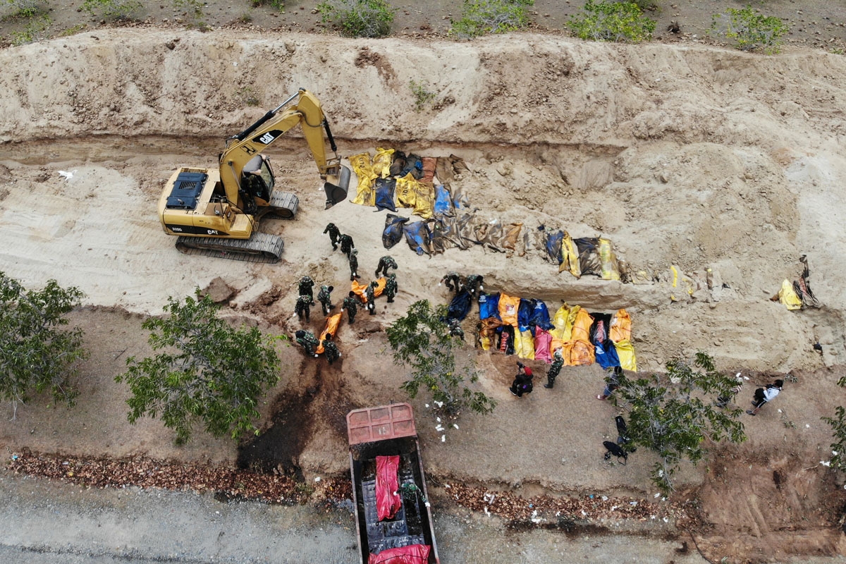 Aerial photo of soldiers burying victims in a mass grave in Poboya in Indonesia's Central Sulawesi on October 2, 2018.