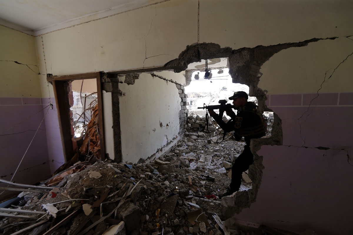 A member of the Iraqi forces guards a position in Mosul's western al-Saha neighbourhood during their ongoing battle to retake the area from Islamic State (IS) group fighters on May 28, 2017