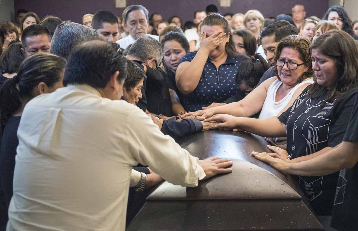 Friends and relatives of Mexican journalist Javier Valdez grieve as his coffin arrives in Culiacan, Sinaloa State, Mexico on May 16, 2017.