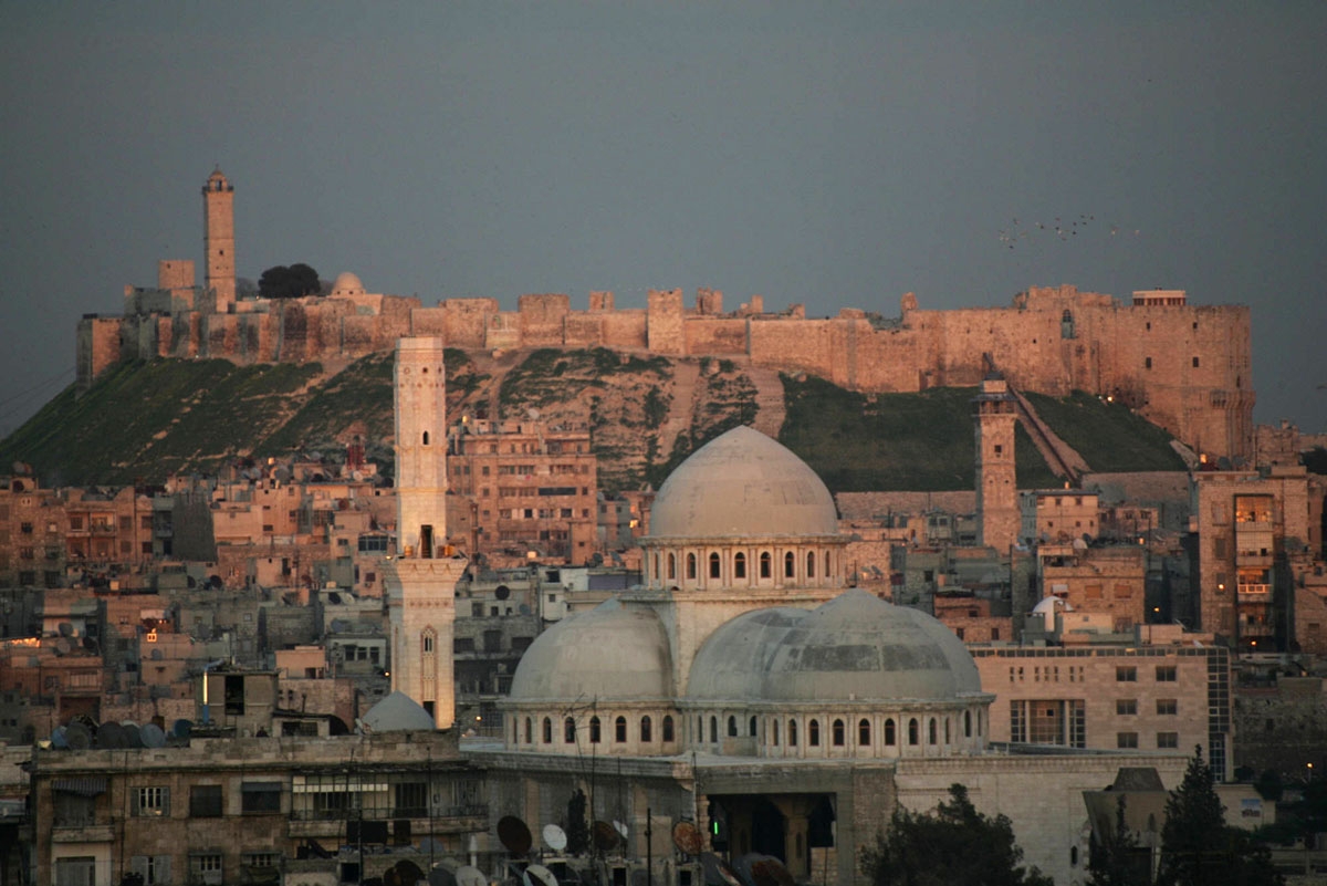 A picture taken 17 March 2006 shows a general view of the historic Syrian city of Aleppo, 350 kms north of Damascus, with its landmark cytadel in the background. Hundreds of Arab and foreign personalities will gather in Aleppo this weekend to celebrate i