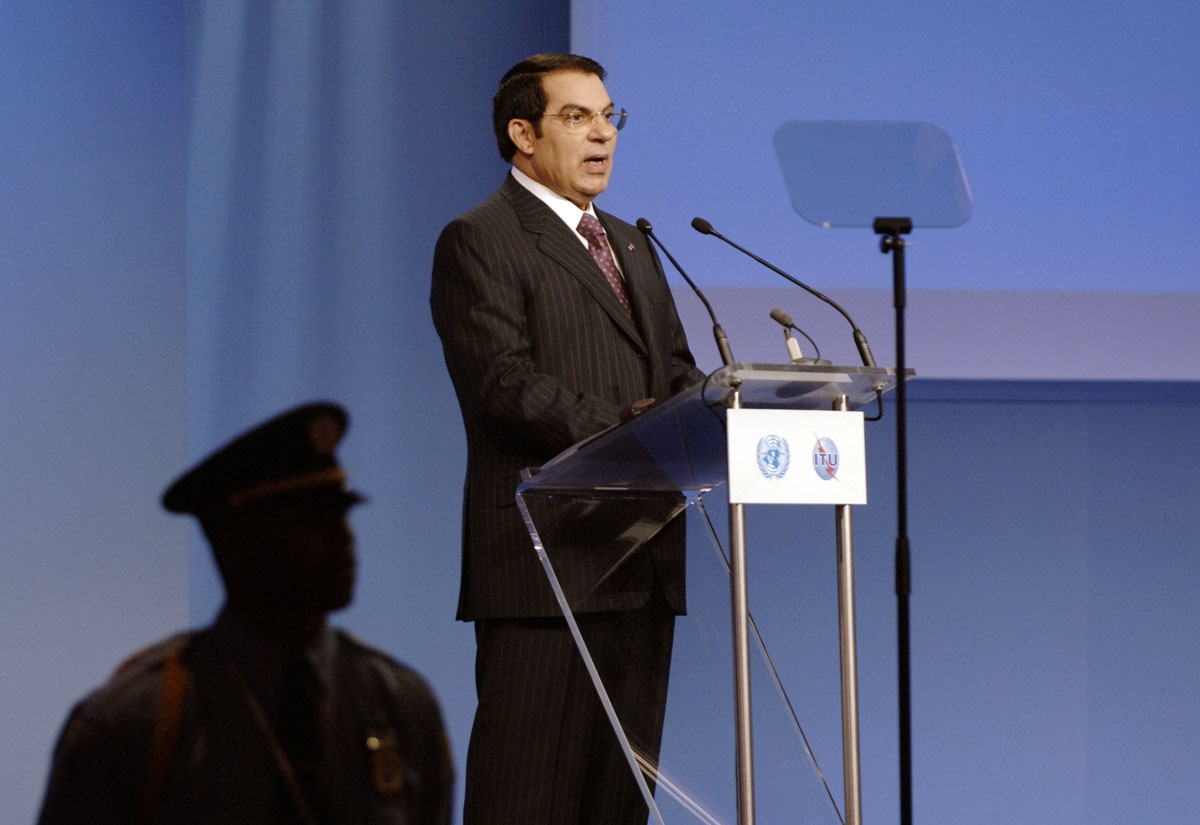 Tunisian President Zine El Abidine ben Ali gives a speech during the inaugural session of the World Summit on the Internet Society (WSIS) 16 November 2005 at the Kram Palexo in Tunis.