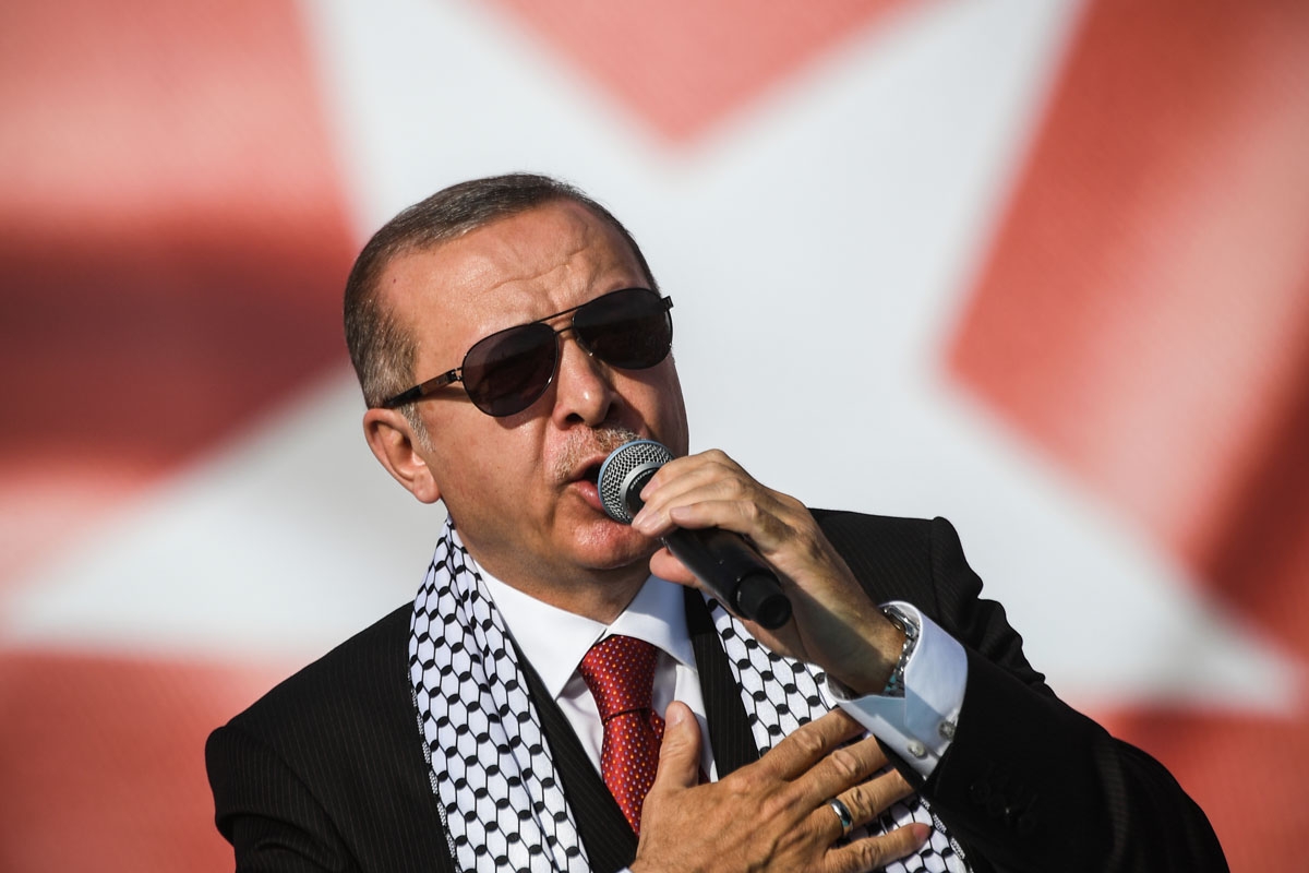 Intervention du président turc lors d'une manifestation contre la mort de Palestiniens à la frontière de Gaza avec Israël. Istanbul, le 18 mai 2018.