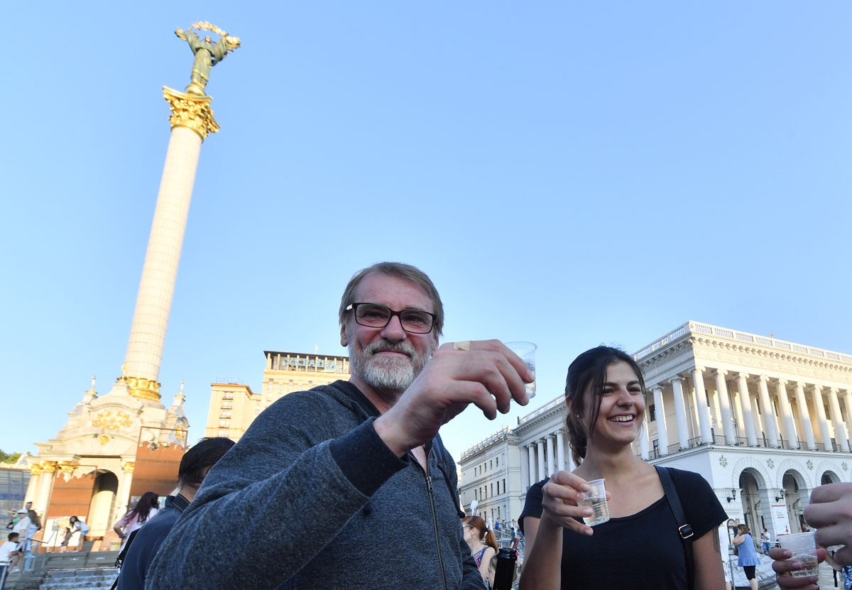 Ukrainian Journalists, who originally rallied at Independence Square in Kiev to mourn anti-Kremlin journalist Arkady Babchenko, celebrate after he appeared alive and well at a press conference in Kiev on May 30, 2018.