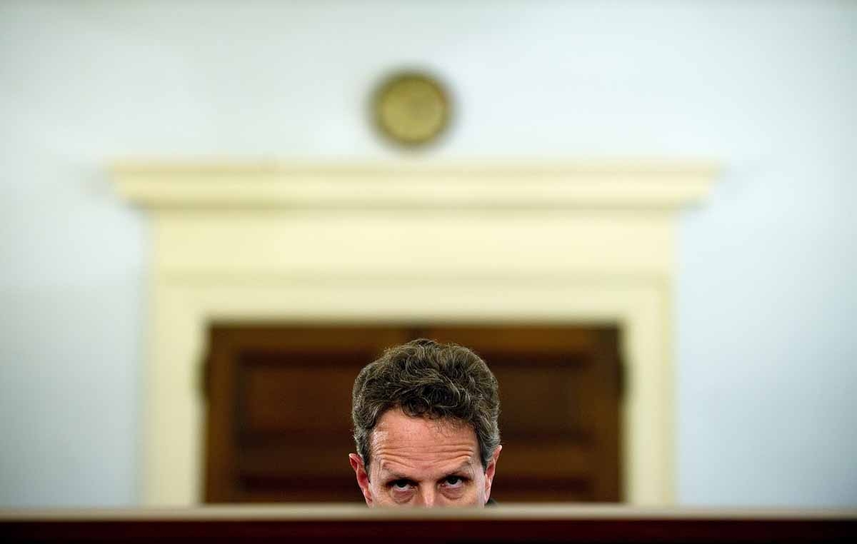 L'ex secrétaire au Trésor Timothy Geithner devant la commission du budget de la Chambre des représentants, le 16 févrioer 20111. s testifies before the House Budget Committee on Capitol Hill in Washington, DC, February 16, 2011.