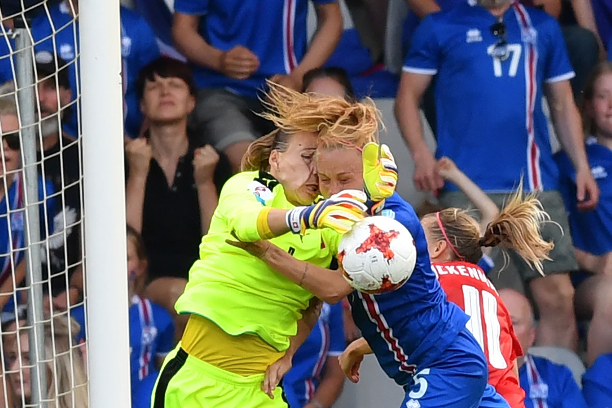 Iceland's midfielder Gunnhildur Jonsdottir (R) vies with Switzerland's goalkeeper Gaelle Thalmann (L) during the UEFA Womenâs Euro 2017 football tournament match between Iceland and Switzerland at Stadion De Vijverberg in Doetinchem city on July 22, 20
