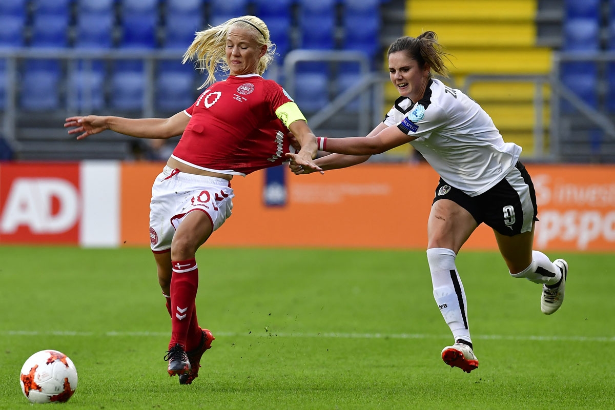 Austria's forward Sarah Zadrazil (R) pulls the jersey of Denmark's forward Pernille Harder (L) during the UEFA Womenâs Euro 2017 football tournament semi-final match between Denmark and Austria at the Rat Verlegh Stadium, in Breda, on August 3, 2017.