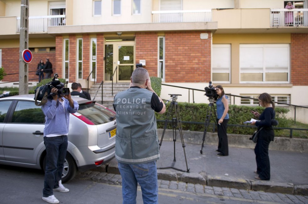 La police scientifique procède à des relevés sur le lieu du meurtre d'un retraité à Noisy-le-Sec, en Seine-Saint-Denis, en mai 2011 La police scientifique procède à des relevés sur le lieu du meurtre d'un retraité à Noisy-le-Sec, en Seine-Saint-Denis, en mai 2011