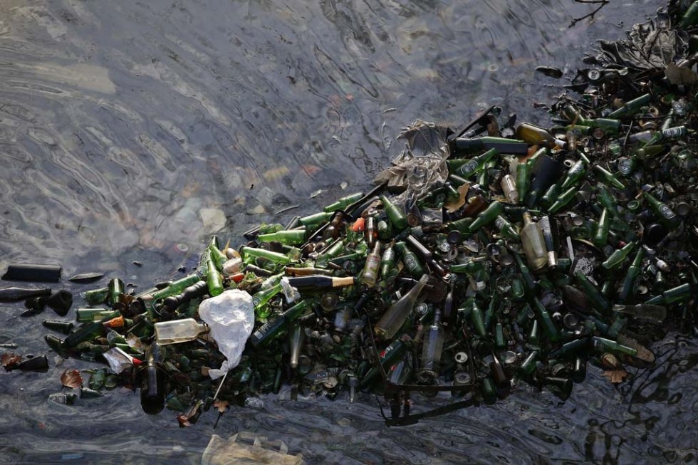 Pendant la vidange du canal Saint-Martin à Paris, en janvier 2015 (AFP / Patrick Kovarik) Pendant la vidange du canal Saint-Martin à Paris, en janvier 2015 (AFP / Patrick Kovarik)