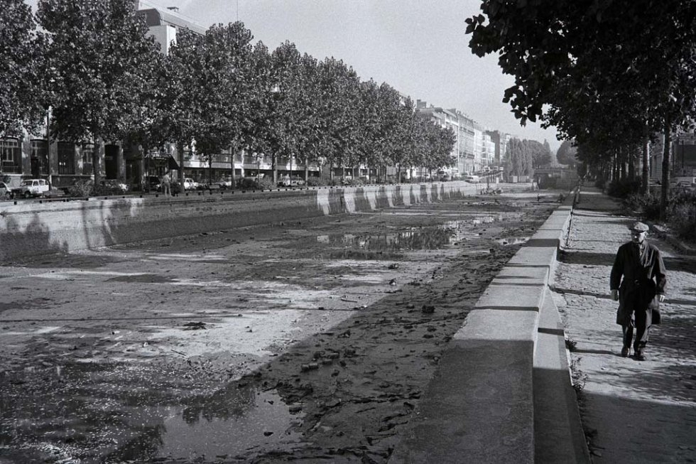 La vidange du canal Saint-Martin dans les années 1980 La vidange du canal Saint-Martin dans les années 1980