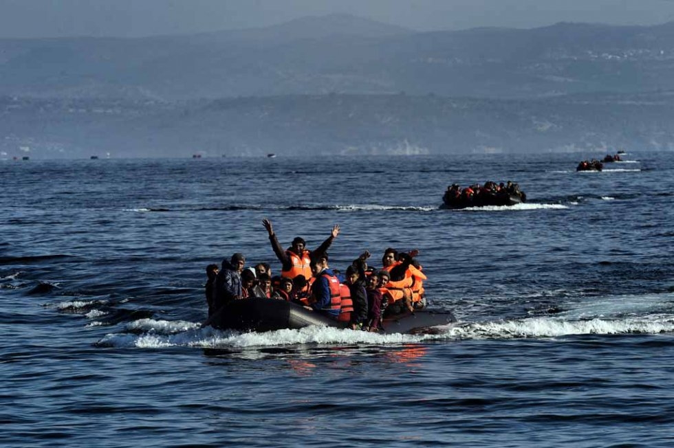 Des canots pneumatiques approchent de Lesbos début octobre. Des canots pneumatiques approchent de Lesbos début octobre.