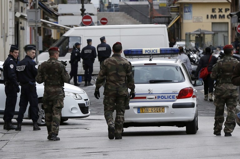 Militaires et policiers dans les rues de Nice le 4 février 2015, au lendemain de l'attaque Militaires et policiers dans les rues de Nice le 4 février 2015, au lendemain de l'attaque