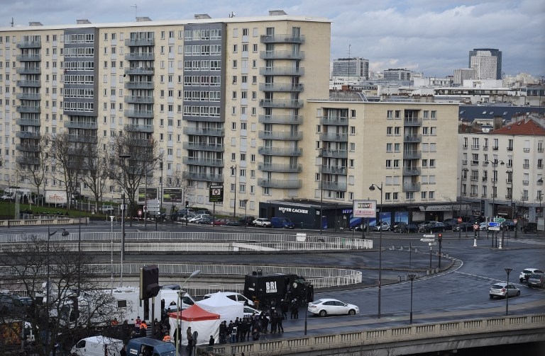 Vue générale de l'épicerie et des environs pendant la prise d'otages Vue générale de l'épicerie et des environs pendant la prise d'otages