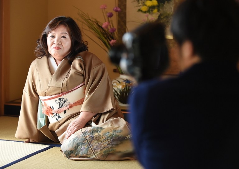 L'actrice porno Yasue Tomita, 61 ans, fait ses débuts dans un studio de Tsurugashima, dans la banlieue nord de Tokyo, le 17 mars 2015 L'actrice porno Yasue Tomita, 61 ans, fait ses débuts dans un studio de Tsurugashima, dans la banlieue nord de Tokyo, le 17 mars 2015
