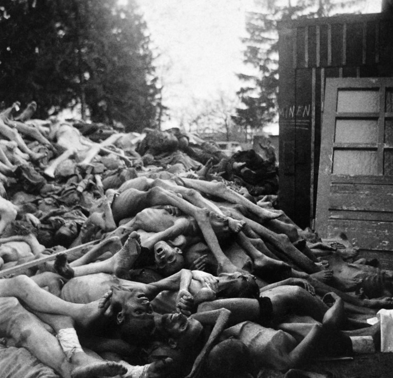 Buchenwald, avril 1945 Buchenwald, avril 1945