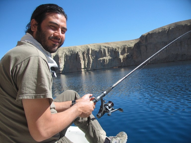 Sardar Ahmad pêche dans un lac près de Bamiyan, le 17 octobre 2008 Sardar Ahmad pêche dans un lac près de Bamiyan, le 17 octobre 2008