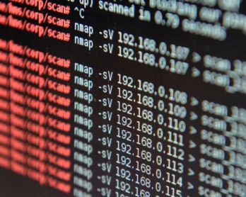 Dans le centre de formation en cyberdéfense de l'Ecole nationale supérieure d'ingénieurs de Bretagne-Sud à Vannes, dans l'ouest de la France, le 4 février 2016 (AFP / Fred Tanneau)