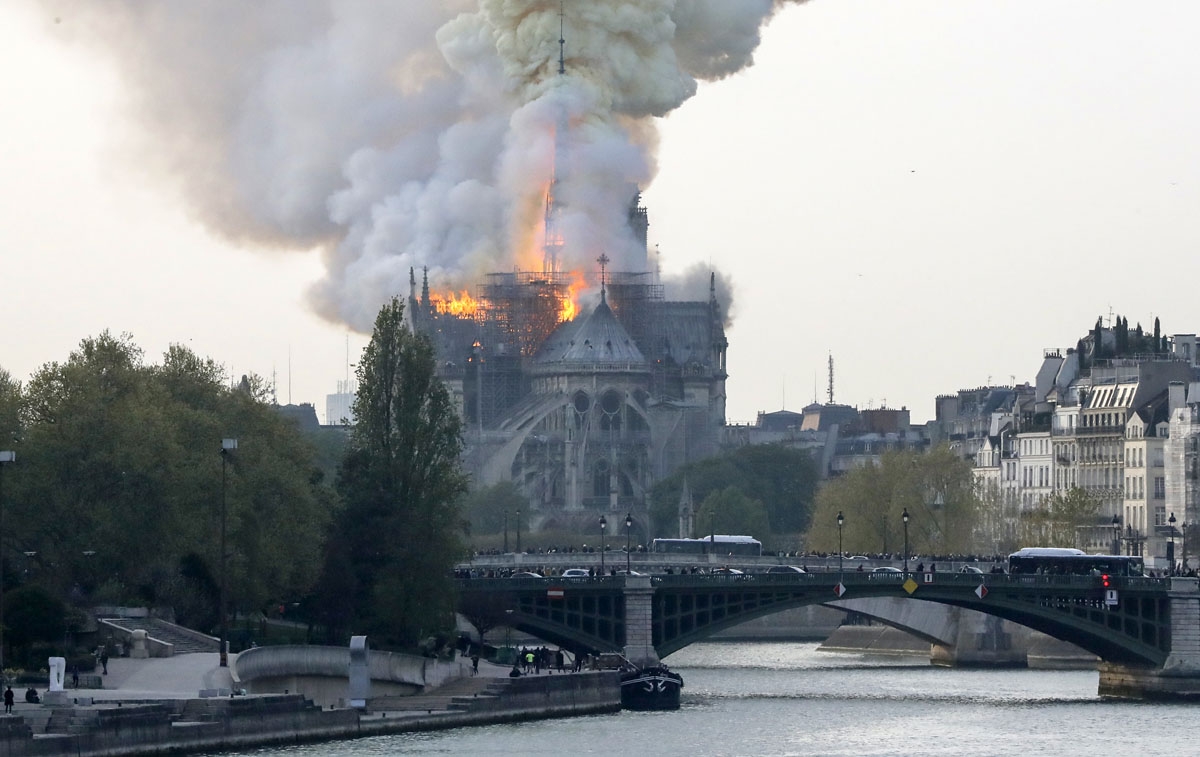 https://making-of.afp.com/sites/default/files/styles/list_xl/public/medias/aa_new_posts/countries/france/arts-culture/notre-dame-april2019/france-notredame-fire-001.jpg?itok=hcS572Sb