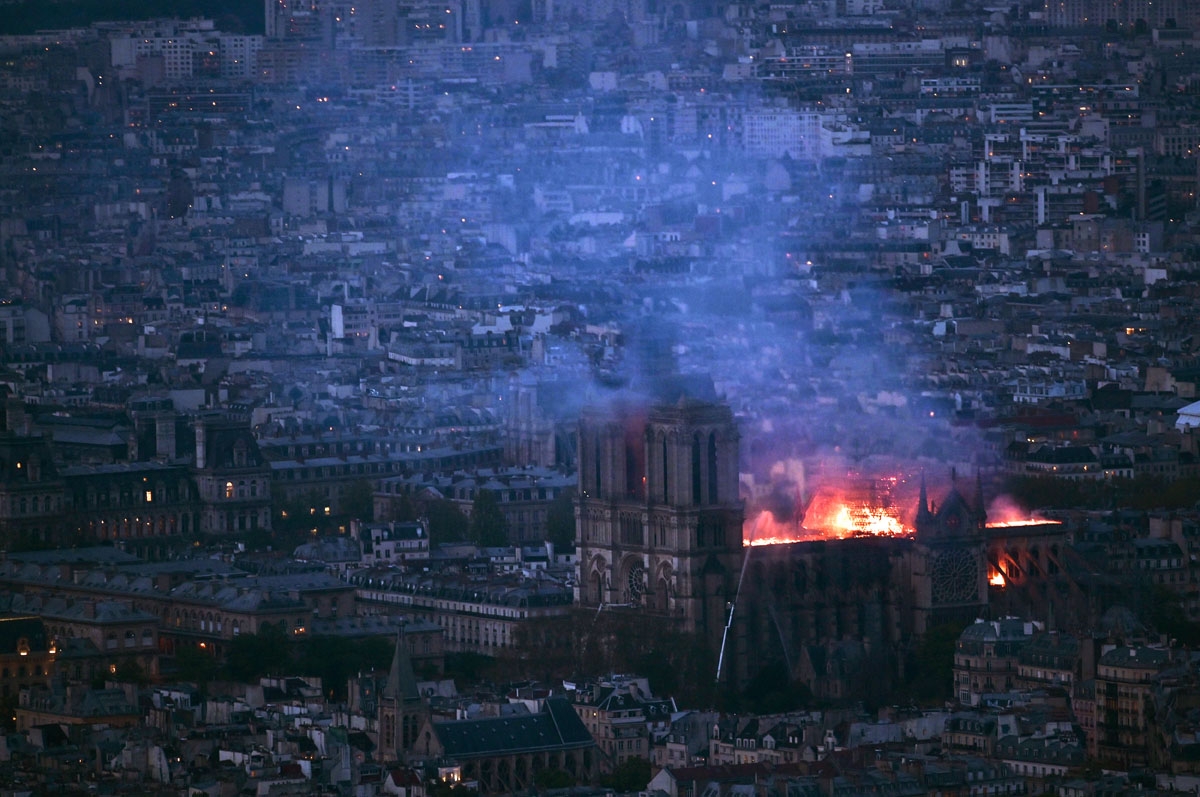 https://making-of.afp.com/sites/default/files/styles/list_xl/public/medias/aa_new_posts/countries/france/arts-culture/notre-dame-april2019/france-notredame-fire-007.jpg?itok=JcNkTcNl