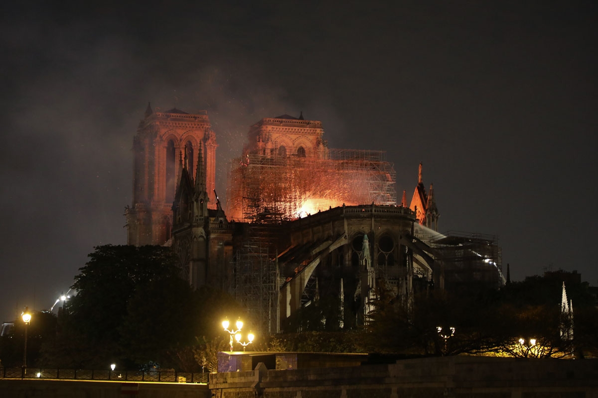 https://making-of.afp.com/sites/default/files/styles/list_xl/public/medias/aa_new_posts/countries/france/arts-culture/notre-dame-april2019/france-notredame-fire-009.jpg?itok=fxKZzTTA
